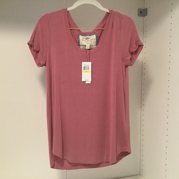 Cupio Tops - Cupio NWT medium womens t shirt in rose color